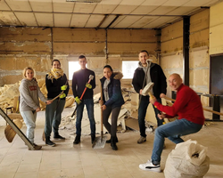 Помагай с ремонтa в новата сграда на младежкия център T.R.A.P. в София