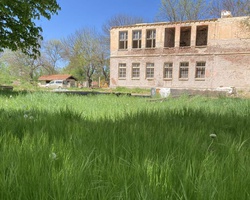 Помогни старото училище в село Долни Раковец са се превърне в дом на екологичното строителство