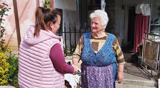 Зарадвай възрастни хора в нужда от Северозападна България с храни за Коледа