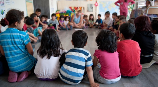 Send summer clothes and sandals to the children at the Harmanli refugee camp