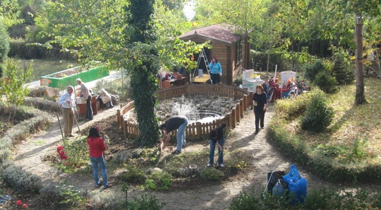 Помагай в градината на Карин дом във Варна