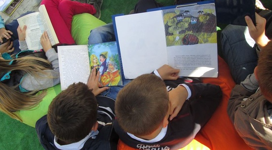 Чети и твори с малките читатели на регионалната библиотека във Враца