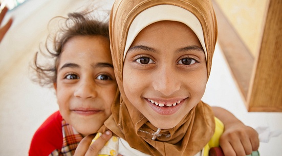 Помагай на децата от Интеграционния център за бежанци