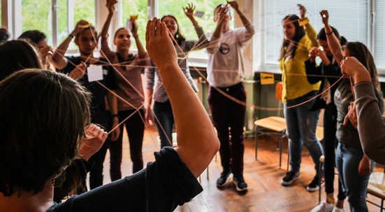 Води работилници за толерантност в училища из цяла България