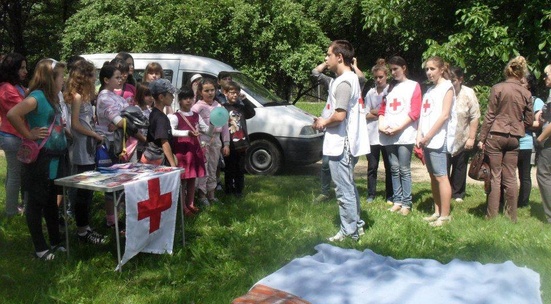 Доброволци в Добрич за Български младежки червен кръст