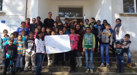 Изпрати тетрадки и учебни пособия за учениците от село Орешене