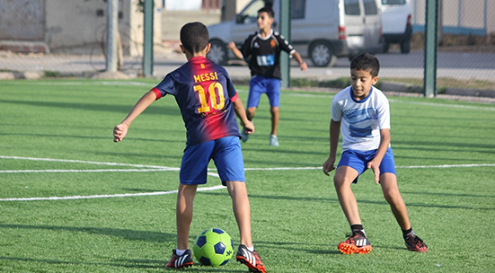 Зарадвай със спортни екипи и учебни пособия деца от дом в Севлиево