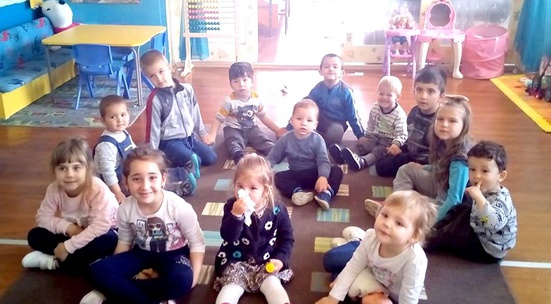 Подари играчки за детската градина в село Козарско