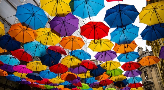 Подари чадър или дъждобран на бежанци