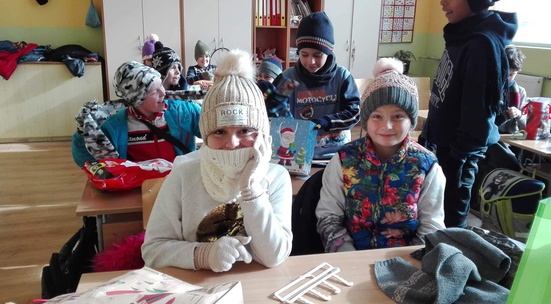 Подари шал, шапка, ръкавици и топли чорапи на деца от социално слаби семейства