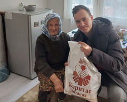 Дари храна за Великден на нуждаещи се в Раковски и околни села