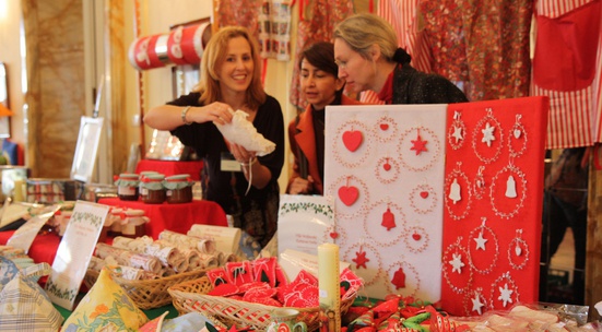 Помагай на благотворителния коледен базар на Международен женски клуб - София