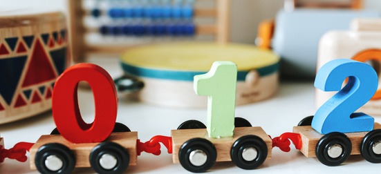 Дари Монтесори играчки на център за деца със специални потребности
