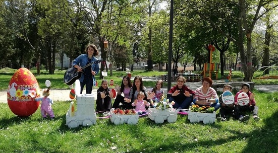 Почисти парка, засади цветя и украси село Трудовец за Великден