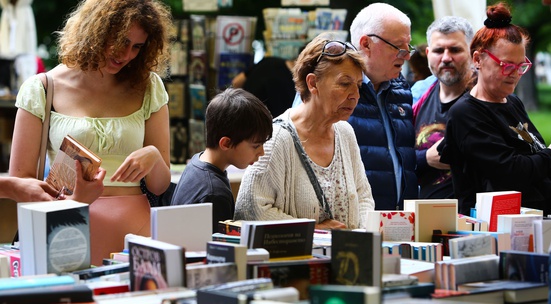 Бъди доброволец на Пролетния панаир на книгата и Софийски международен литературен фестивал за деца и младежи