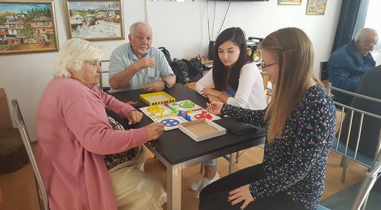 Посещавай самотни възрастни хора в социални домове и села около София