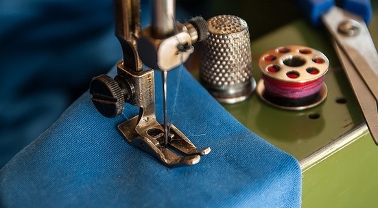 Помогни за оборудването на ателие за шиене и плетене в бежанския лагер в Харманли