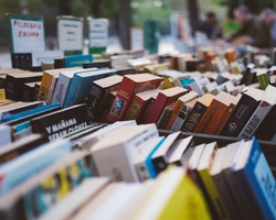 Дари книги на читалищни библиотеки в Ботевград и околни села