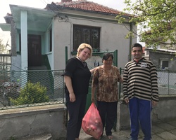 Подари празничен великденски обяд на пенсионери и хора в нужда от Българово
