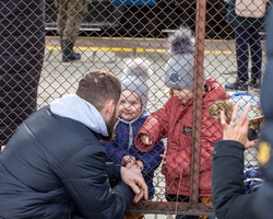 Помогни на децата бежанци да получават малък пакет с подаръци за добре дошли в България