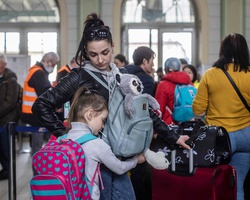 Помагай за регистрацията на бежанци в София и им съдействай в търсенето на работа 