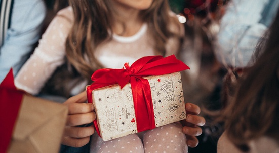 Изпрати подарък за Коледа на дете в неравностойно положение от Ямбол