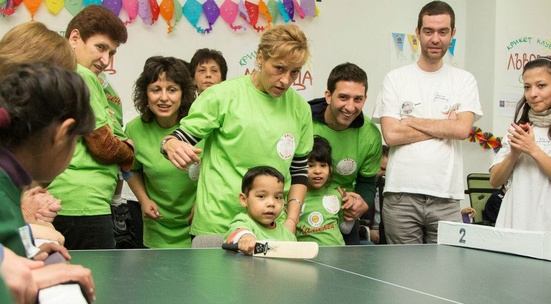 Бъди доброволец на турнир по крикет на маса за деца със специални нужди