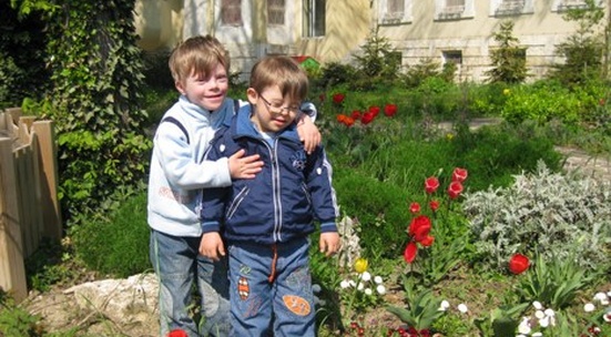 Помагай в градината на Карин дом във Варна