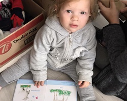 Дари детски книжки на хуманитарния център “От нас зависи” в подкрепа на деца в нужда от София и Украйна