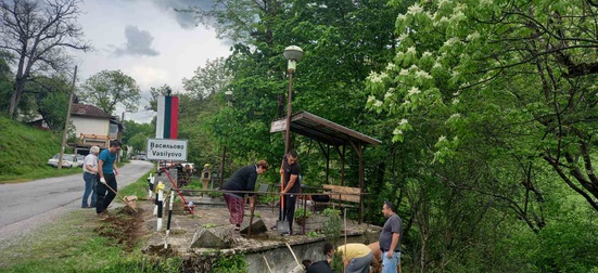 Дари материали за освежаването на чешма "Кирияшки дол" в село Васильово