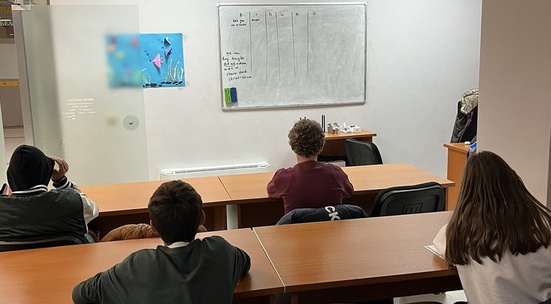 Дари консумативи и принадлежности за учебен център за деца в неравностойно положение в София