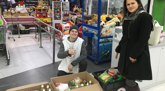 Раздавай храна за Великден на нуждаещи се хора в Пловдив