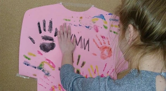 Изработи розови гривни и плакат за "Училище без страх"