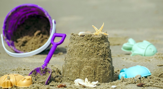 Подари плажни играчки за летен лагер на деца, лишени от родителска грижа