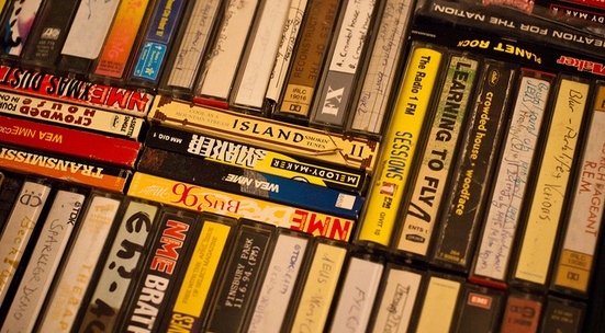 Рециклирай стари касетки, плочи и дискове