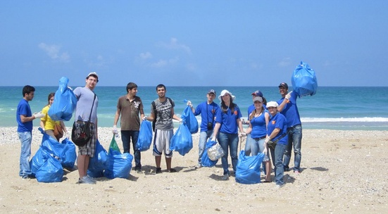 Почисти плажа на Камчия с весела компания