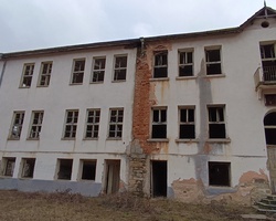 Дари строителни материали и вещи за бита на нов младежки център в село Мраченик, Карловско