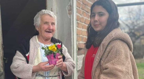 Подари книга за 8 март на самотно живеещи възрастни жени от селата Бяга и Главиница