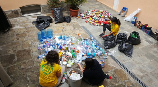 Включи се в "Академия за лидери" - летни младежки работилници на "Доброволци за рециклиране на пластмаса"