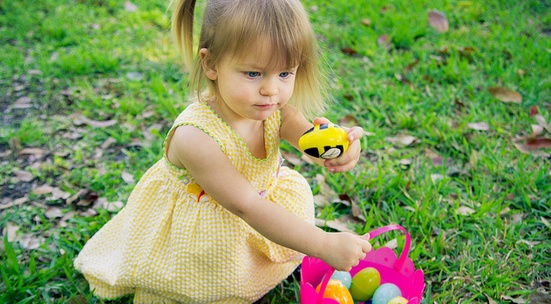 Помогни в организацията на детски празник "Оцвети Великден" с масово боядисване на яйца