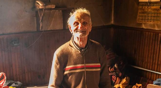 Дари храна за Великден на възрастни хора в нужда от Северозападна България