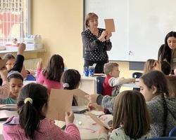 Води летни уроци по български за украински деца в София