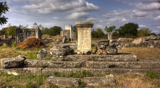 Take part in archaeological excavations near Veliko Tarnovo